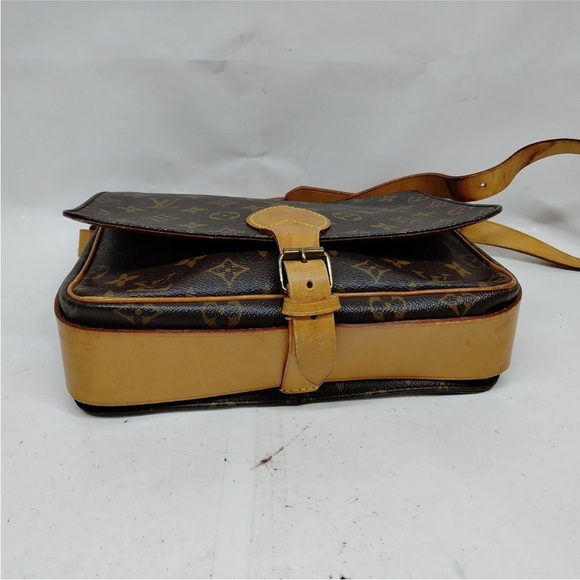 Louis Vuitton LV Shoulder Bag Cartouchiere GM Brown
Monogram 1946994 - Picture 5 of 9